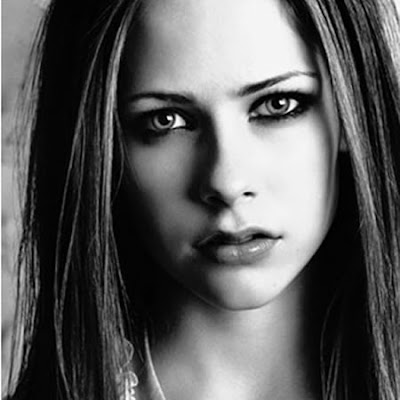 Hot Sexy Face Avril Lavigne Photo