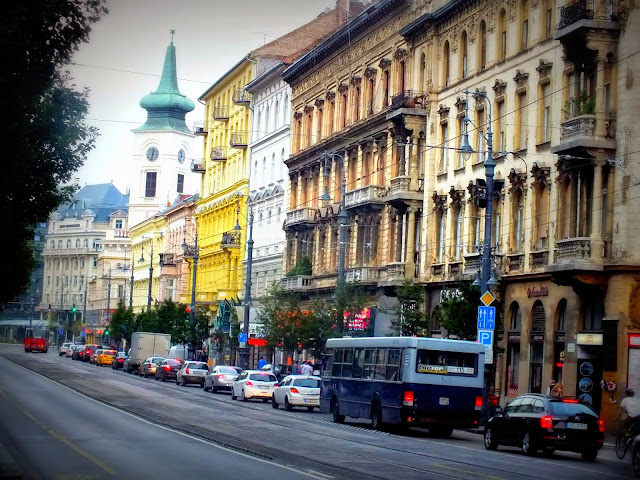 calle típica de budapest