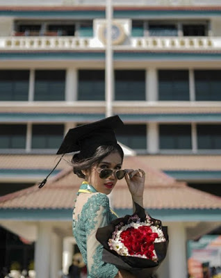 model gaya rambut wisuda modern terbaru