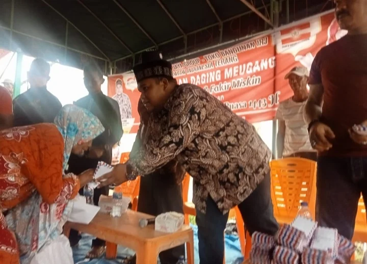 Sambut Ramadhan, Hj. Rizayati Bagikan 1000 Paket Daging Meugang dan Beras untuk Warga Fakir Miskin