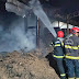 Em Iranduba, Corpo de Bombeiros combate incêndio em olaria