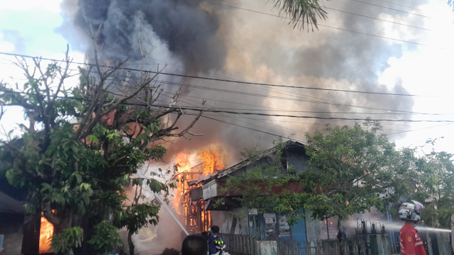 17052023 - BANUA TODAY - Kebakaran di Pekauman Ulu, Kecamatan Martapura Timur, Kabupaten Banjar - Dok Info Publlik Banjar.png