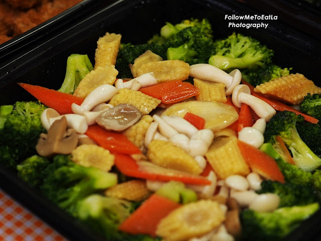 Fried Broccoli With Mix Vege 杂烩西兰花  