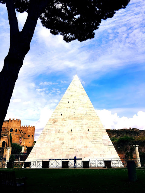 rome-pyramid