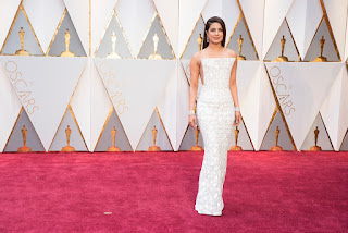 priyanka chopra oscar kirmizi hali