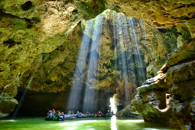 Sungai Dibawah Tanah Di Goa Pindul Yogyakarta