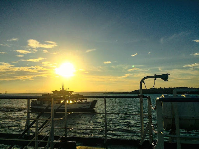 Asyiknya menyeberangi laut dengan kapal ferry dari ASDP Indonesia Ferry