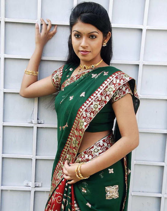 tollywood prathishta in green saree hot images