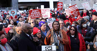 Nurses strike 2nd day in NewYork