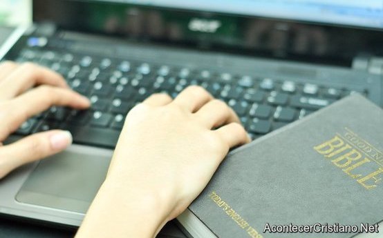 Evangelismo: Estudiando la Biblia por Internet