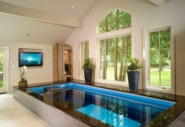 Gambar contoh desain kolam renang minimalis dalam ruanga