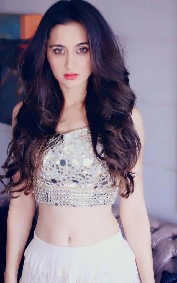 Sanjeeda Shaikh navel slim waist indian outfit