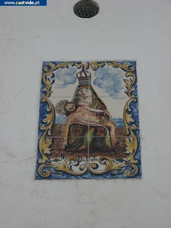 Azulejos e Placas de Pedra de Castelo de Vide, Portugal (Tiles)
