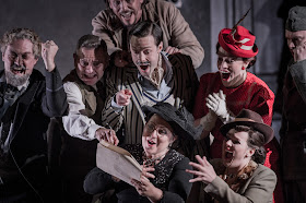 The cast of Gianni Schicchi at Opera Holland Park. Photo Robert Workman