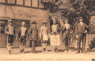 pays basque autrefois danseurs soule musée bayonne