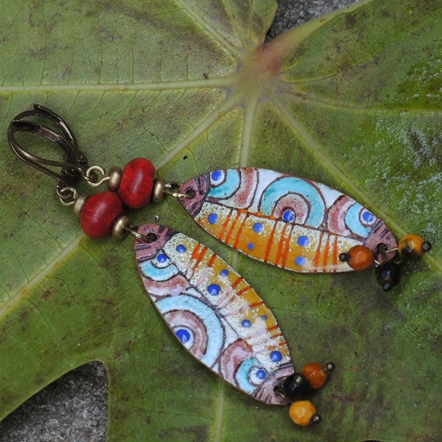 free tutorial for making earrings with enameled connector/ gratis tutorial : oorbellen met geëmailleerde hangers