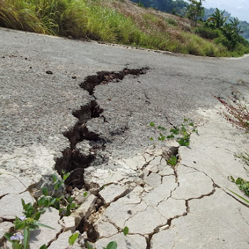Belum Genap Enam Bulan Ruas Jalan Karatat Wunlah Kecamatan Wuarlabobar Rusak Berat