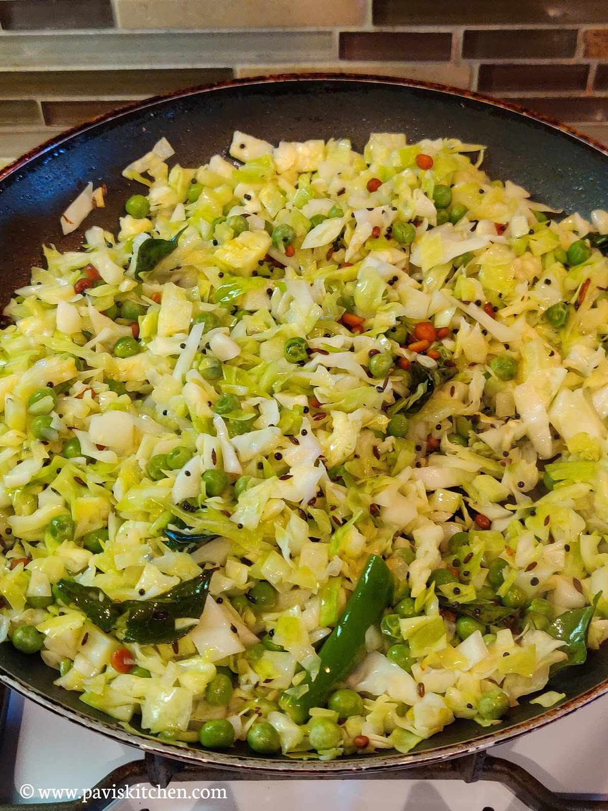 Cabbage Peas Poriyal | Muttaikose Poriyal | Cabbage Palya | Cabbage Stir Fry | Cabbage Thoran