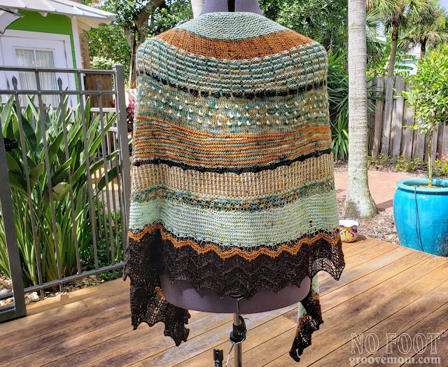 Photo of Fabulosity shawl by Casapinka