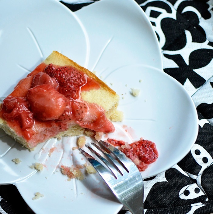 Low calorie butter cake bars via MonicaWantsIt.com