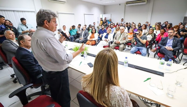 Em encontro com defensores públicos, João reafirma compromissos com a categoria