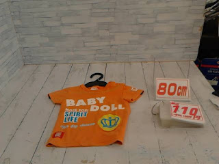 中古品　子供服　８０ｃｍ　ＢＡＢＹＤＯＬＬ　オレンジ　半袖Ｔシャツ　１１０円