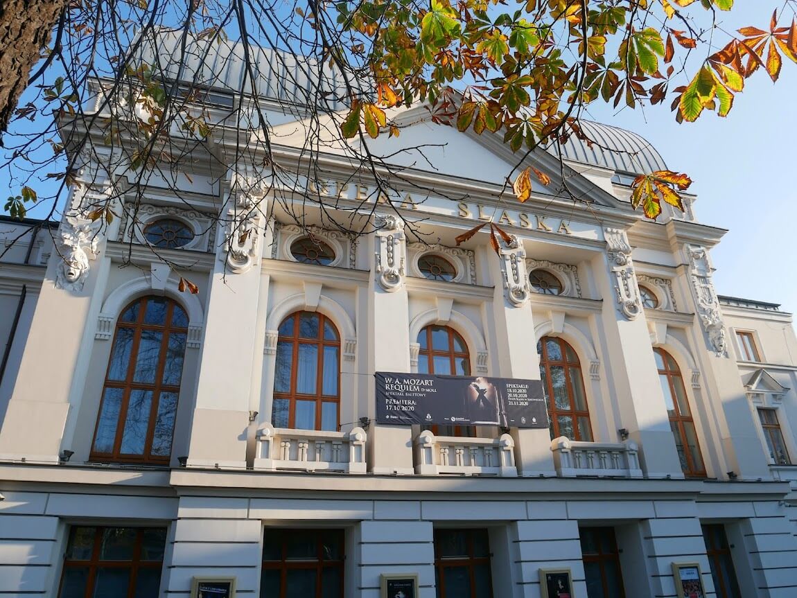 Gmach Opery Śląskiej w Bytomiu, fasada główna