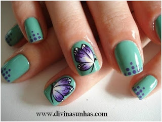 Uñas decoradas con mariposas