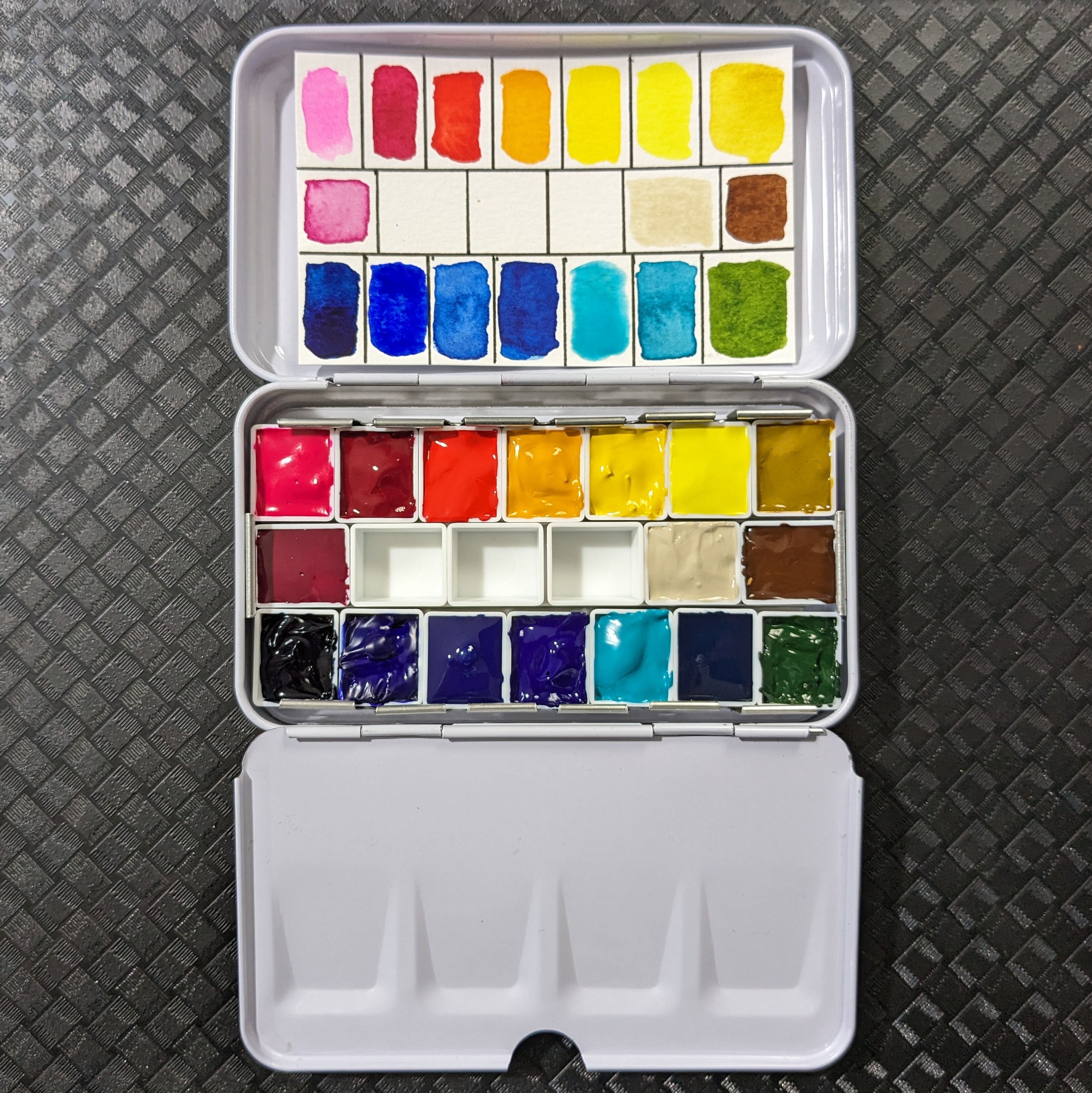The Best Empty Watercolor Tins for Customizing Your Palette