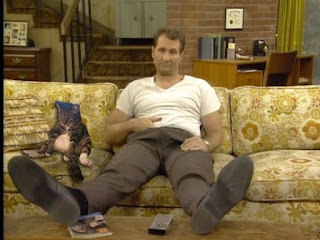 Al Bundy y el gato recordando los buenos viejos tiempos