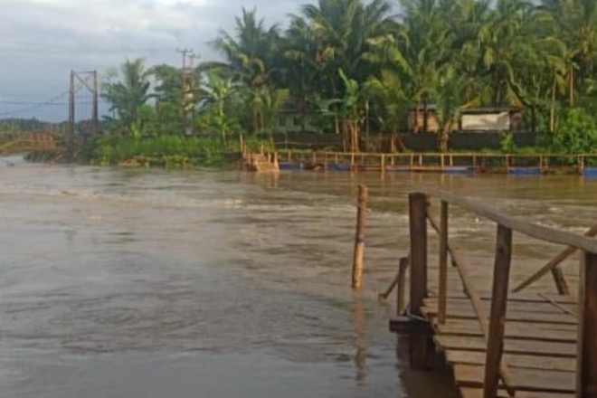 Desa Polewali Kembali Terisolir Usai Jembatan Darurat Hanyut Diterjang Banjir