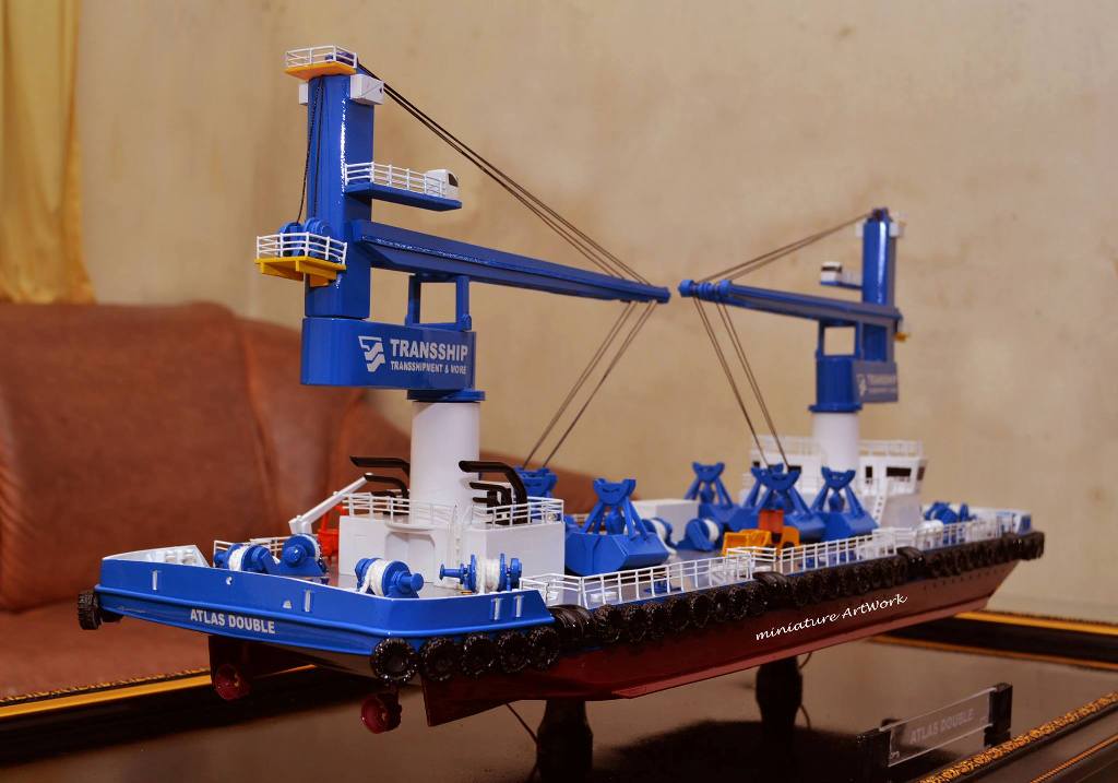 souvenir miniatur kapal atlas double crane ship transship vessel