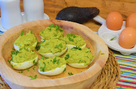 huevos rellenos, huevos rellenos de aguacates, huevos rellenos recetas, aguacates recetas, recetas de huevos rellenos, recetas con aguacates, recetas de aguacates, las delicias de Mayte, 