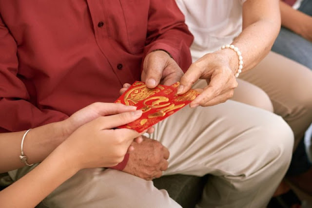 tradisi angpao tahun baru imlek