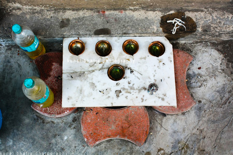 road side shrine in mumbai on footpath religion by kunal bhatia photo blog