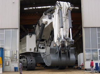 Liebherr R9800 - World's Largest Excavator