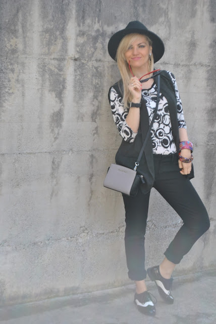 outfit pantaloni neri come abbinare i pantaloni neri abbinamenti pantaloni neri black pants how to wear black pants how to combine black pants black pants street style outfit aprile 2016 outfit primaverili spring outfit april outfit mariafelicia magno fashion blogger color block by felym fashion blogger italiane fashion blog italiani fashion blogger milano blogger italiane blogger italiane di moda blog di moda italiani ragazze bionde blonde hair blondie blonde girl fashion bloggers italy italian fashion bloggers influencer italiane italian influencer