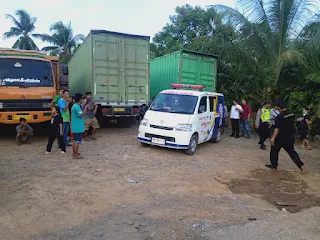 Seorang sopir ekspedisi bernama Hendri (52) ditemukan tewas gantung diri di mobilnya di Rumah Makan Ojo Lali, Desa Sungai Landai, Kecamatan Mestong, Kabupaten Muaro Jambi, Jambi, Senin (25/9/2023).