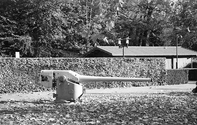 Bronbeek, Arnhem, Elten. Olympus AZ-330 Superzoom + Ilford XP2 Super 400. Foto: Robert van der Kroft, oktober 2017