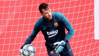 Neto 'has offers and could leave Barcelona this summer'