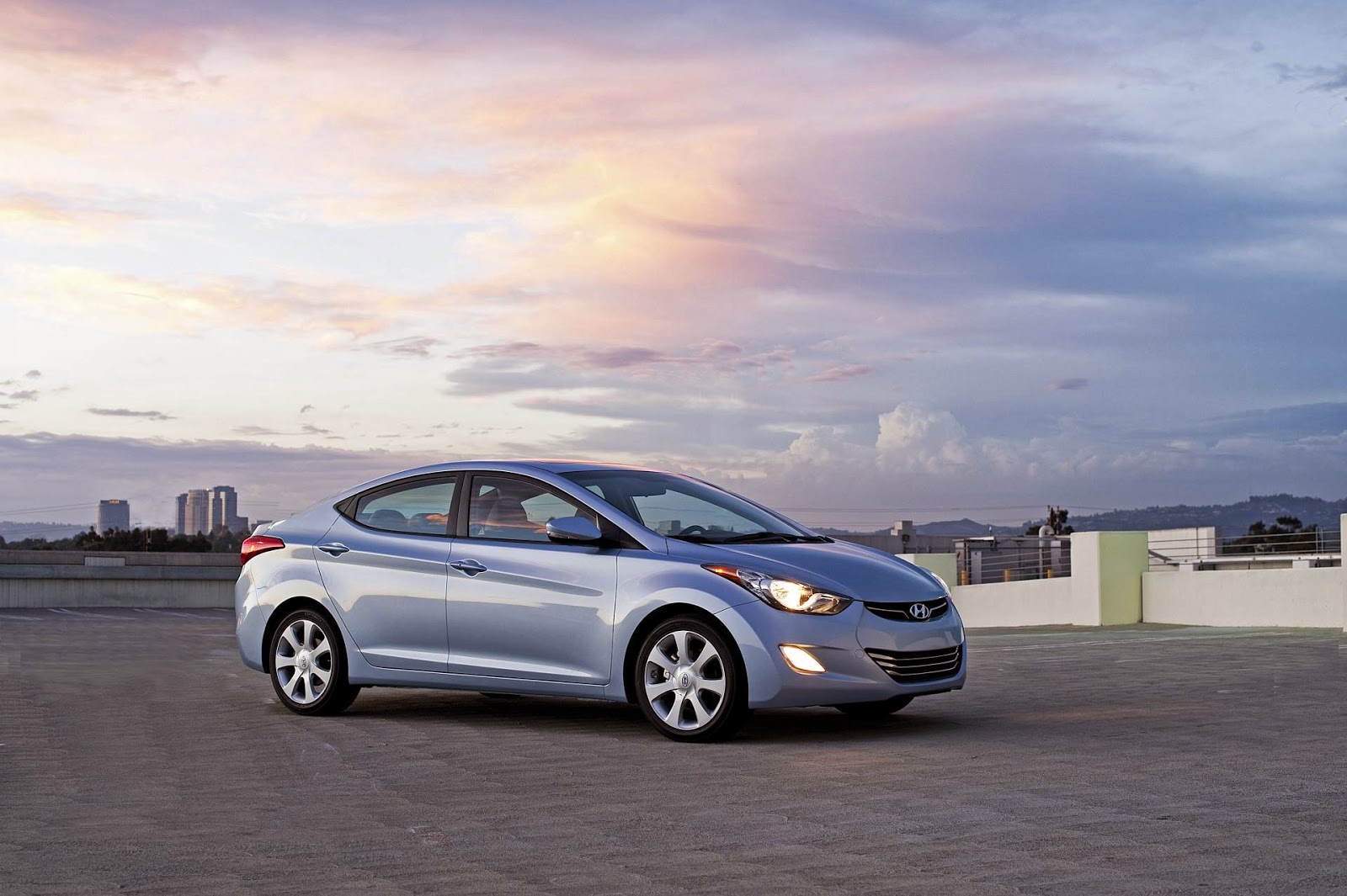 http://www.crazywallpapers.in/2014/03/hyundai-elantra-hd-pictures.html