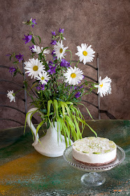 Raw lime cake with flowers