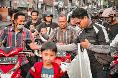 Jelang Berbuka, AMM Krembangan Gelar Takjil On The Road.