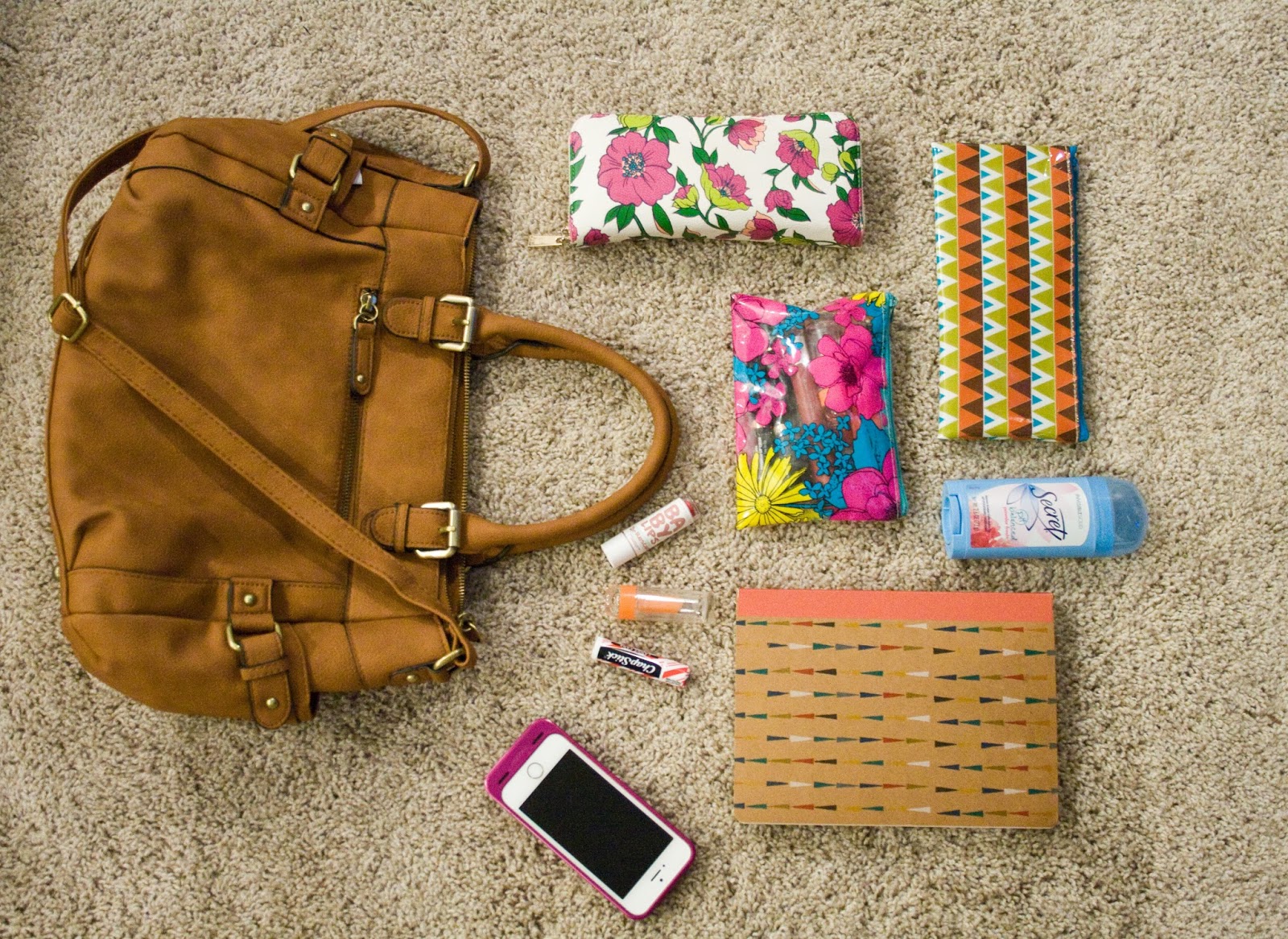 five sixteenths blog: Trend Tuesday // What's In My Purse