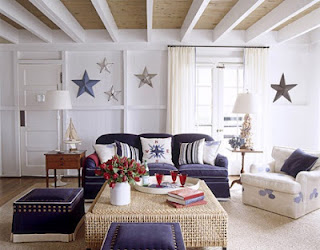 nautical+living+room+with+starfish+wall+decor