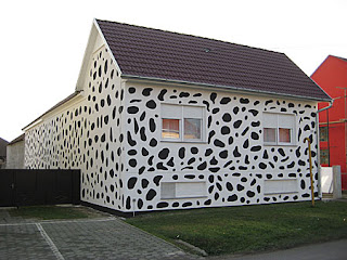 Casa pintada como dálmata