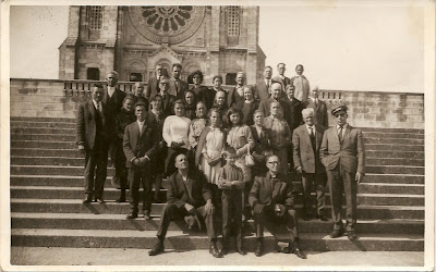 Nomes das pessoas nesta foto: Porfessor Rodrigues,Padre Eugénio, António Figueira, Fernando Ferreira,Rosalina do Canto-Freira;Gracinda Neto,Odete Ferreira,Conceição Mau, Olimpia Mau,Aninhas, Eugénio Ferreira, Armando Pires, Idalina Neto,Marquinhas do Canto,Maria Ferreira, Marquinhas do Canto, D.Balbina-Professora, Nicolau Cordeiro, Maria Amélia, José Carlos Lopes, Maria Calva, António Jambana, Norberto Pires,Raúl Afonso, Marquinhas Ferreira,D. Zelina Rodrigues, Virgilio Figueira, Acácio Costa, Aninhas Costa, Armando Neto, Joaquim Pinho Ferreira.