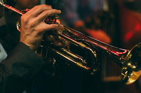 Konser Jazz yang Tak Lagi Jazz: Mengurai Polemik Festival Jazz di Indonesia