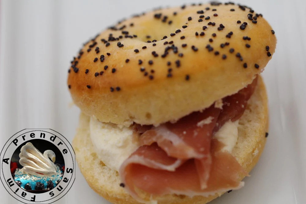 Mini bagels au jambon sec