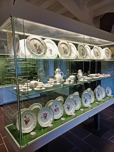 porcelain plates inside the treasury of Burg Eltz